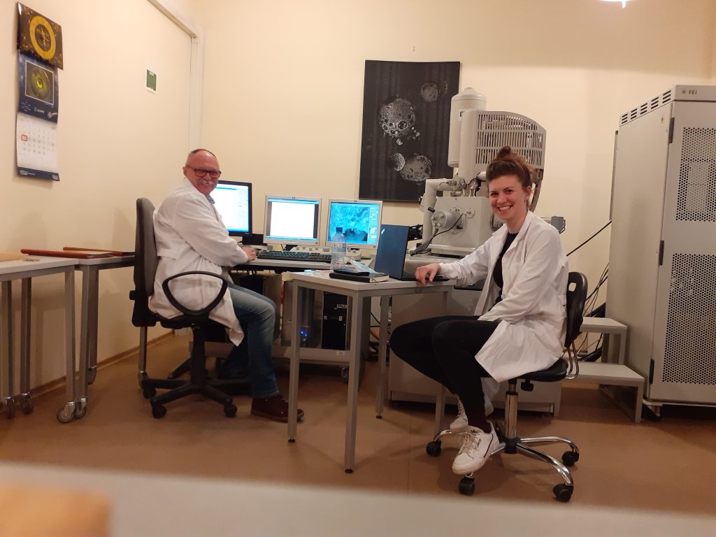 n the SEM lab, Julia Sordyl and M.Manecki